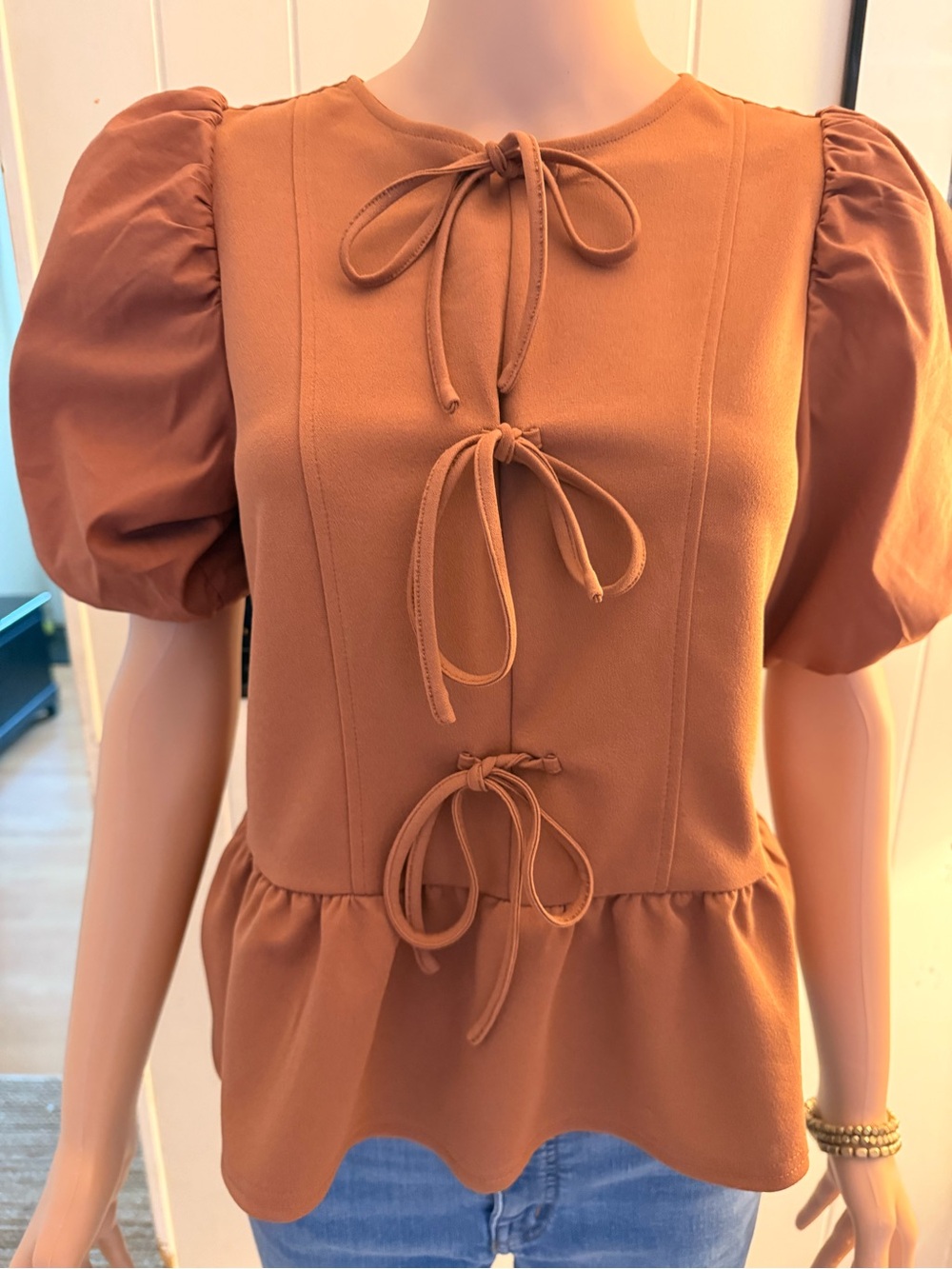 MELLODAY Rust-Brown Puff Sleeve Tie-Front Peplum Top - Picture 2 of 4